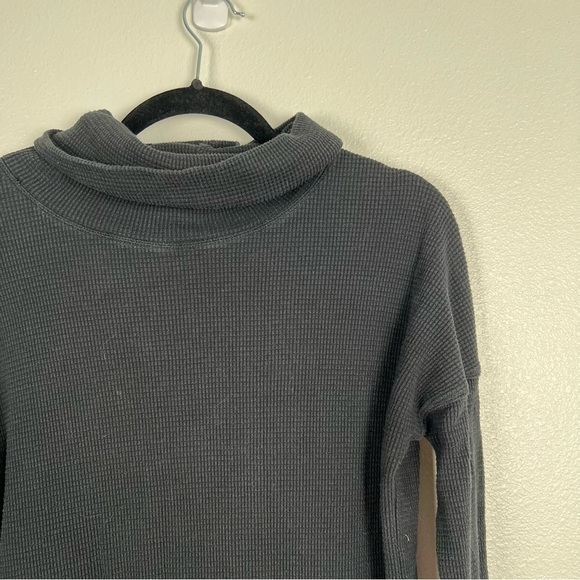 ARITZIA The Group Babaton Waffle‎ Knit Long Sleeve Turtleneck Black Sz M - Picture 2 of 7
